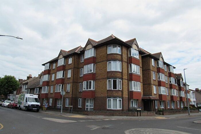 1 Bedroom Flat For Sale In Oakland Court, Kings Road, Herne Bay, CT6