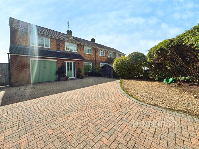 4 Bedroom Semi-Detached House For Sale In Beta Road, Farnborough, GU14