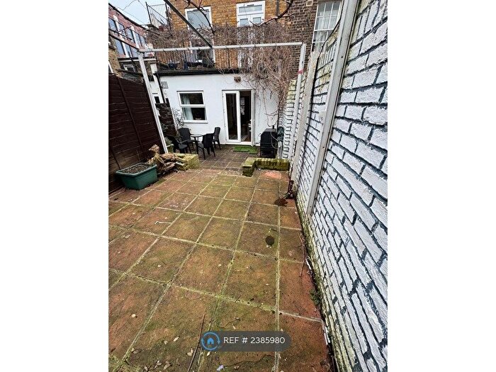 1 Bedroom Flat To Rent In Royal College Street, London, NW1