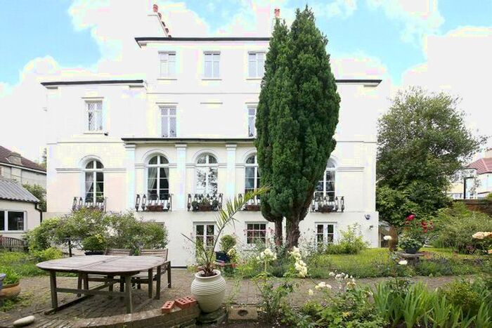 2 Bedroom Flat To Rent In Grange Hill, London, SE25