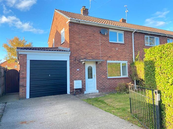 3 Bedroom End Of Terrace House To Rent In Weston Grove, Upton, CH2