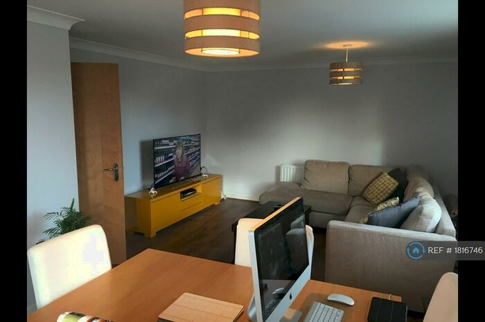 2 Bedroom Flat To Rent In Tallow Close, London, RM9