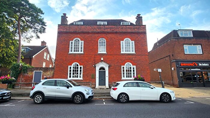 1 Bedroom Flat To Rent In High Street, Kings Langley, Hertfordshire, WD4