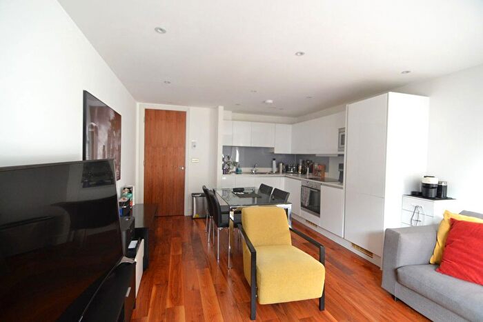 1 Bedroom Flat To Rent In Flower Lane, London, NW7
