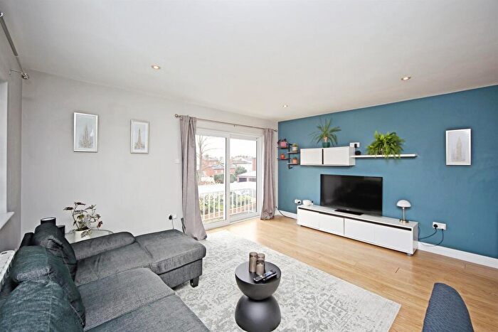 1 Bedroom Apartment For Sale In Warwick Court, Stratford-Upon-Avon, CV37