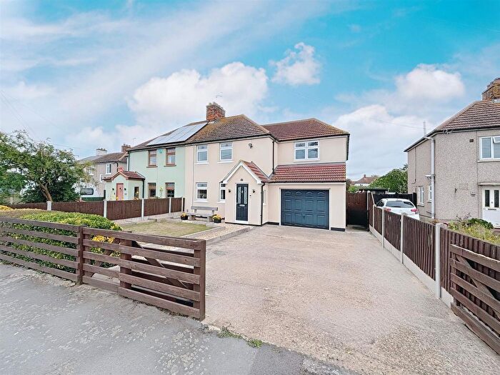 5 Bedroom Semi-Detached House For Sale In Billet Lane, Stanford-Le-Hope, SS17