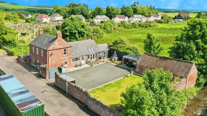 4 Bedroom Detached House For Sale In Kirk Wynd, Strathmiglo, Cupar, KY14