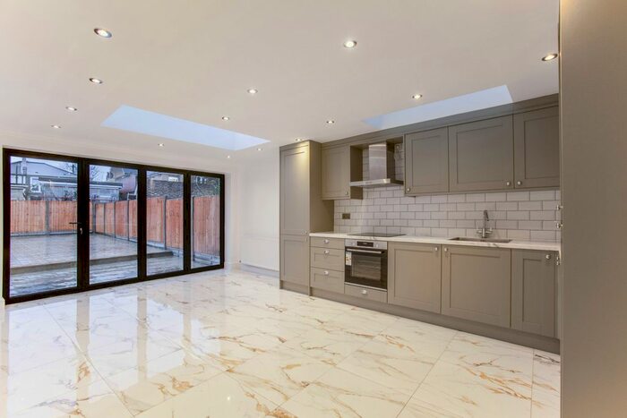 4 Bedroom Terraced House To Rent In Carlton Road, London, E17