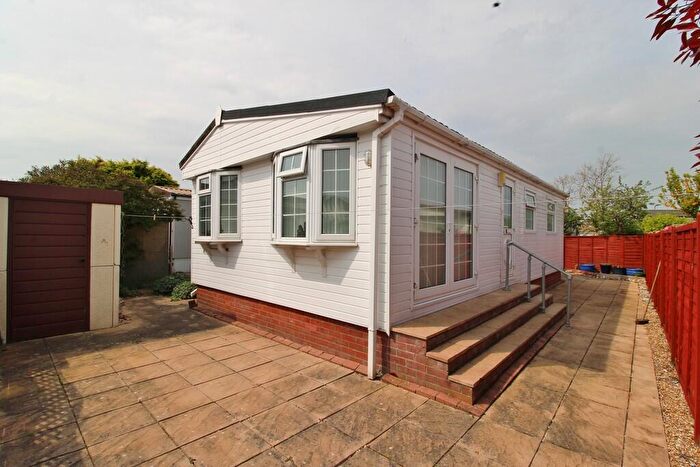 2 Bedroom Mobile Home For Sale In Henderson Park, Southsea, PO4