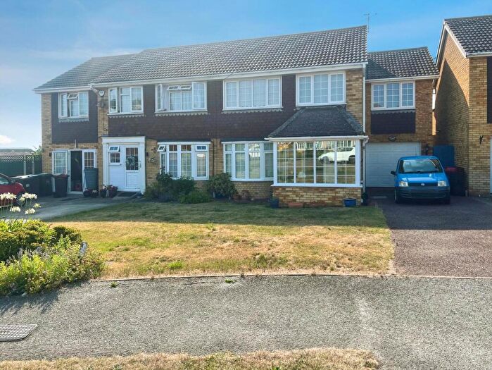4 Bedroom Semi Detached House For Sale In Columbia Avenue, Whitstable, Kent, CT5