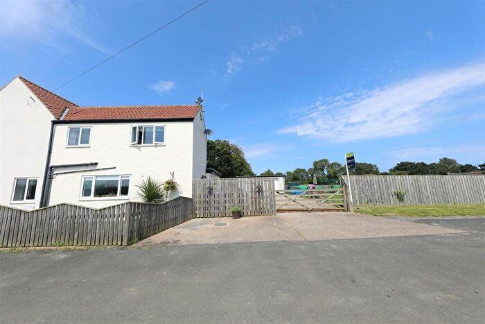 4 Bedroom Semi-Detached House For Sale In Front Lane, Elstronwick, Hull, HU12