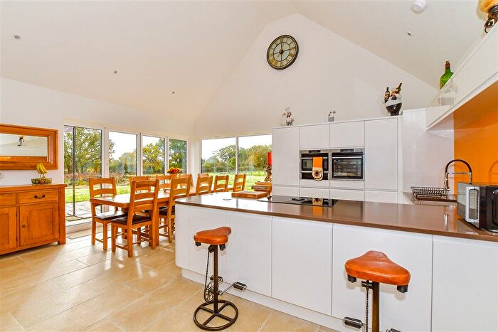 3 Bedroom Detached House For Sale In Pike Fish Lane, Paddock Wood, Tonbridge, Kent, TN12