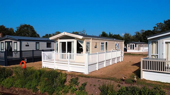 3 Bedroom Mobile Home For Sale In Little Lakeland Caravan Park, Wortwell, Harleston, IP20