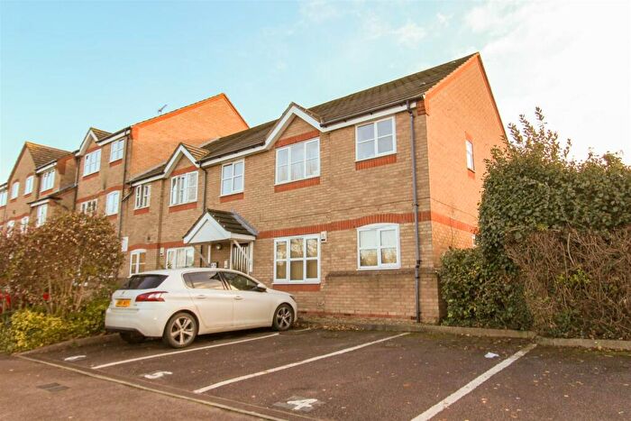 2 Bedroom Flat To Rent In Hilda Wharf, Aylesbury, HP20