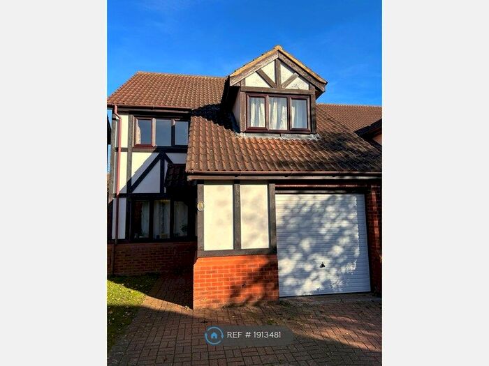 3 Bedroom Detached House To Rent In Paxton Crescent, Shenley Lodge, Milton Keynes, MK5