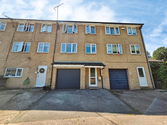 3 Bedroom Terraced House For Sale In Forge Hill, Sheffield, S35