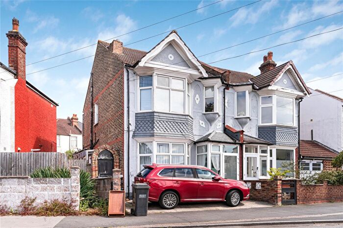 3 Bedroom Terraced House For Sale In Brook Road, Thornton Heath, CR7