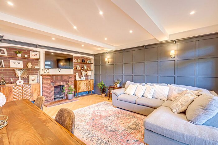 5 Bedroom Detached House For Sale In Benfleet Road, Benfleet, SS7