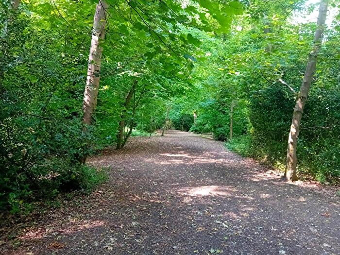 Land For Sale In Simons Wood, Wokingham, RG41