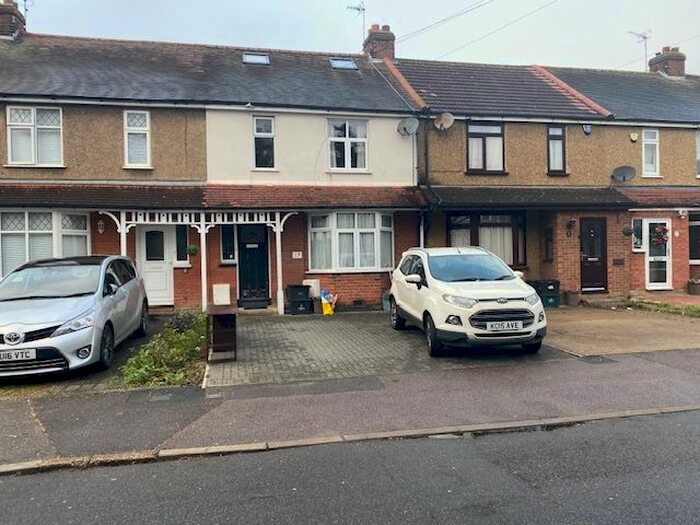 2 Bedroom Flat To Rent In Brookfield Gardend, Cheshunt, EN8