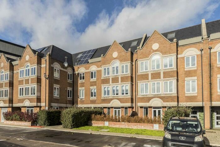 2 Bedroom Flat To Rent In Ealing Green, London, W5