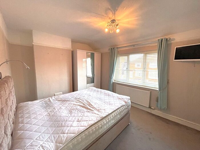 2 Bedroom End Of Terrace House To Rent In Clough Road, Manchester, M43