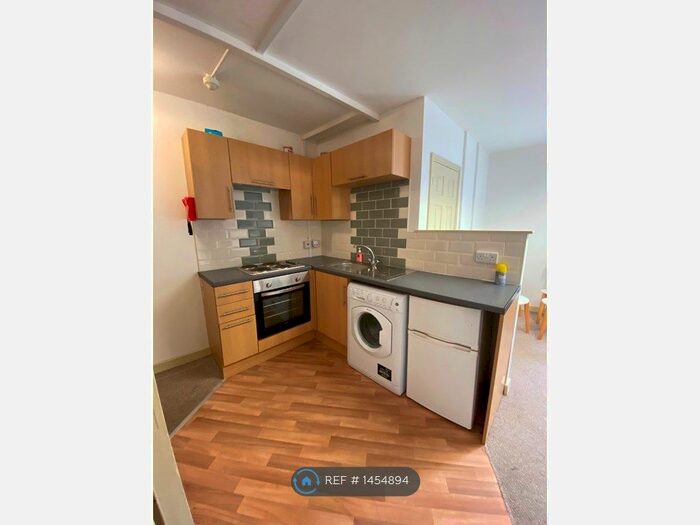 1 Bedroom Flat To Rent In King Street, Carmarthen, SA31