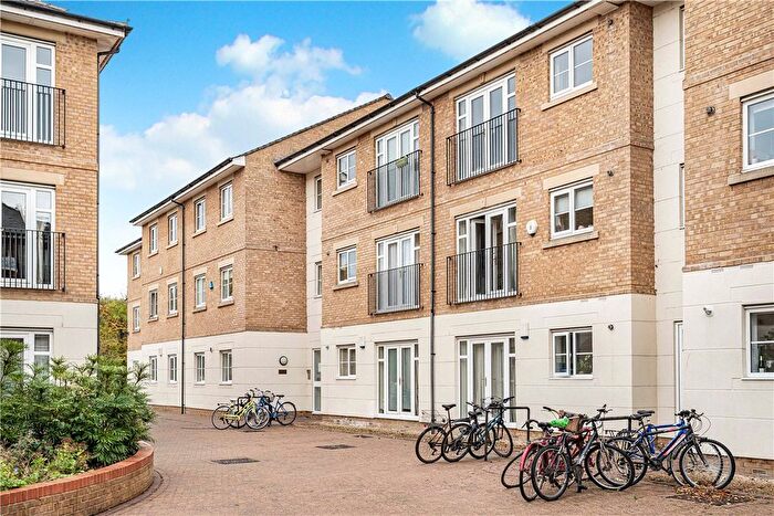 2 Bedroom Flat For Sale In Long Ford Close, Oxford, Oxfordshire, OX1