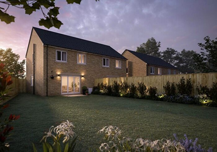 3 Bedroom Semi-Detached House To Rent In Saddle Close, Bradford, West Yorkshire, BD2