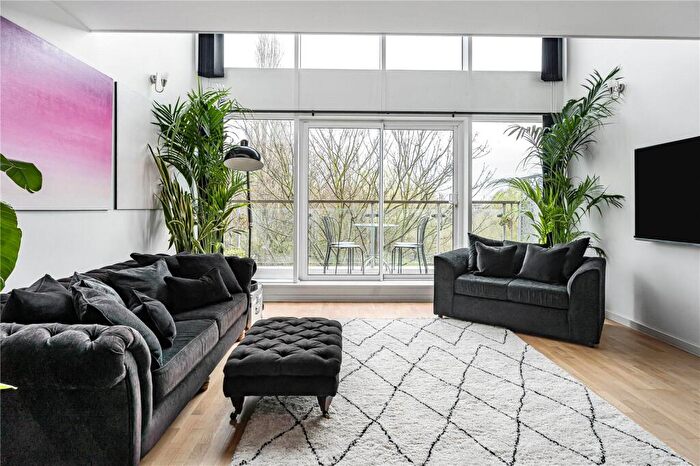 2 Bedroom Duplex For Sale In Palmers Road, London, E2