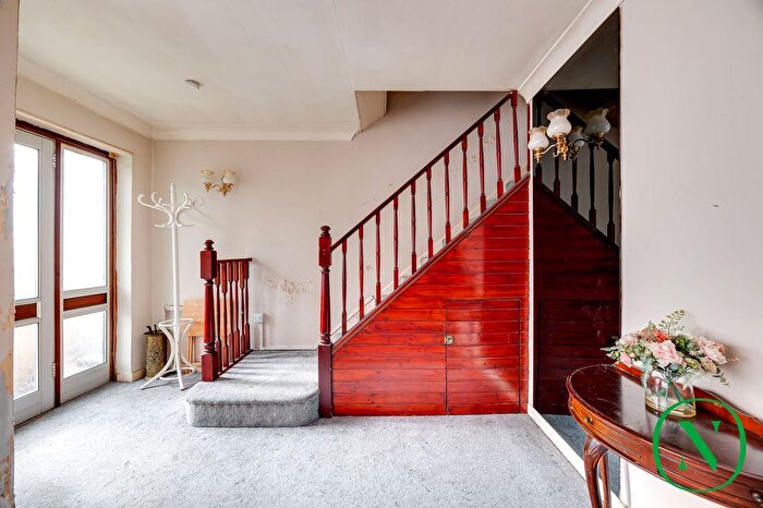 3 Bedroom Terraced House For Sale In Castleton Road, Mitcham, CR4