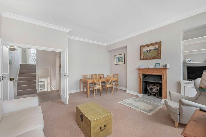 2 Bedroom Maisonette To Rent In Moreton Terrace, Westminster, London, SW1V