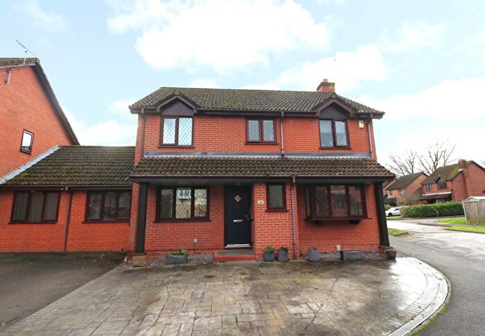 4 Bedroom Detached House For Sale In Stirling Crescent, Hedge End, SO30