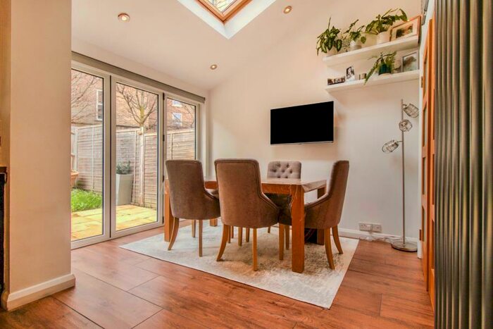 2 Bedroom Terraced House For Sale In Albert Mews Limehouse, E14