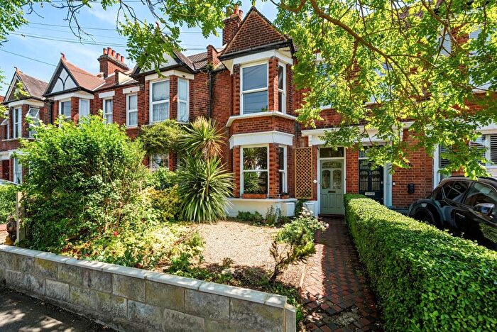2 Bedroom Flat To Rent In Malden Hill Gardens, New Malden, KT3
