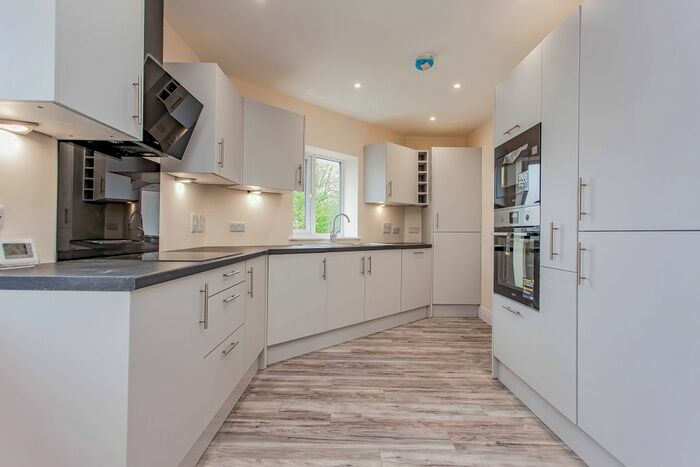 3 Bedroom Flat To Rent In Eastbury Road, Watford, WD19