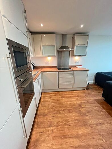 2 Bedroom Flat To Rent In Fathom Court, Basin Approach, Gallions Point, Excel, London, E16