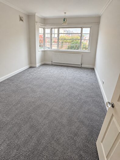 3 Bedroom Flat To Rent In Canewdon Road, Westcliff-On-Sea, SS0