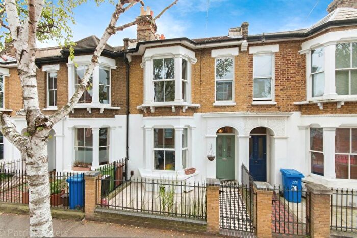 3 Bedroom Flat To Rent In Nutbrook Street Peckham, SE15