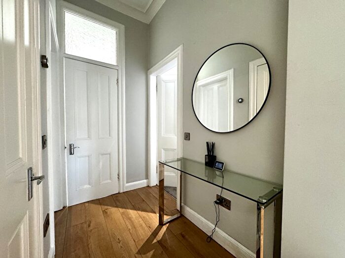 2 Bedroom Flat To Rent In Brunton Terrace, Hillside, Edinburgh, EH7
