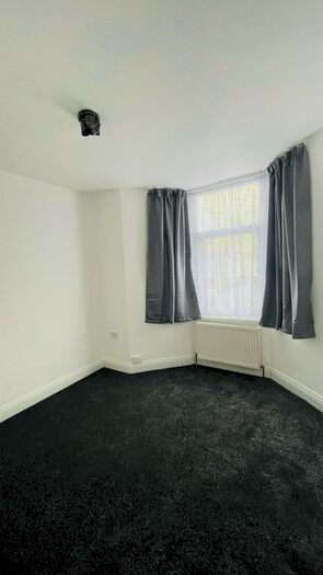 3 Bedroom Flat To Rent In Hatherley Gardens, London, E6