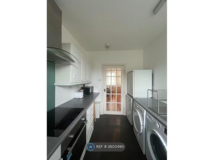 3 Bedroom Flat To Rent In Richmond Place, Edinburgh, EH8