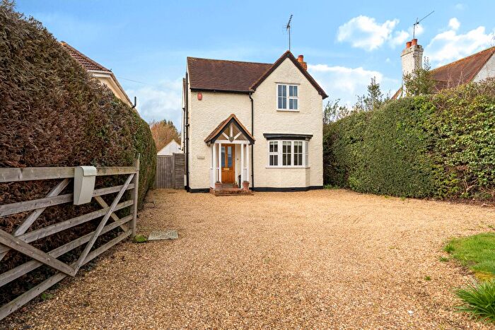 3 Bedroom Detached House For Sale In Huntercombe Lane North, Maidenhead, SL6