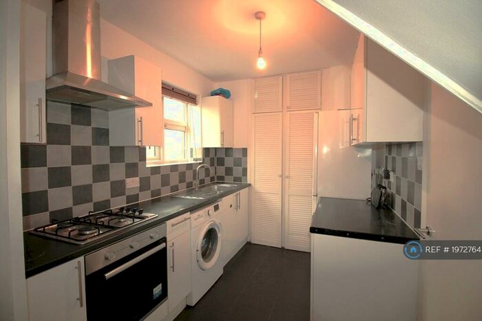 4 Bedroom Maisonette To Rent In Livermere Court, London, E8