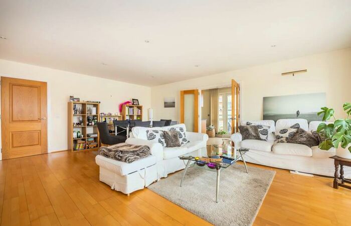 2 Bedroom Apartment To Rent In Hall Road, St. John's Wood, London, NW8