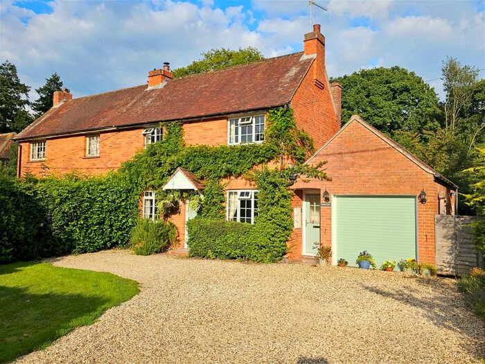 3 Bedroom Semi-Detached House For Sale In Broadlayings, Woolton Hill, Newbury, RG20