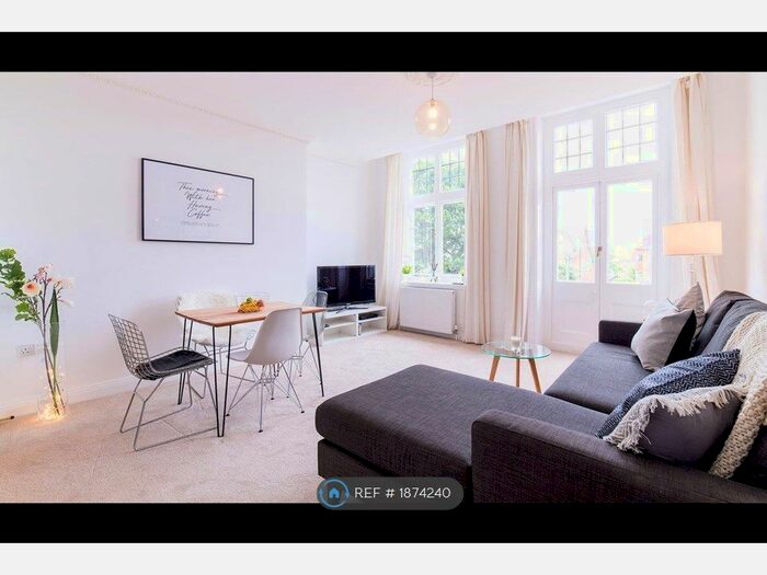 2 Bedroom Flat To Rent In Burlington Mansions, Bournemouth, BH5