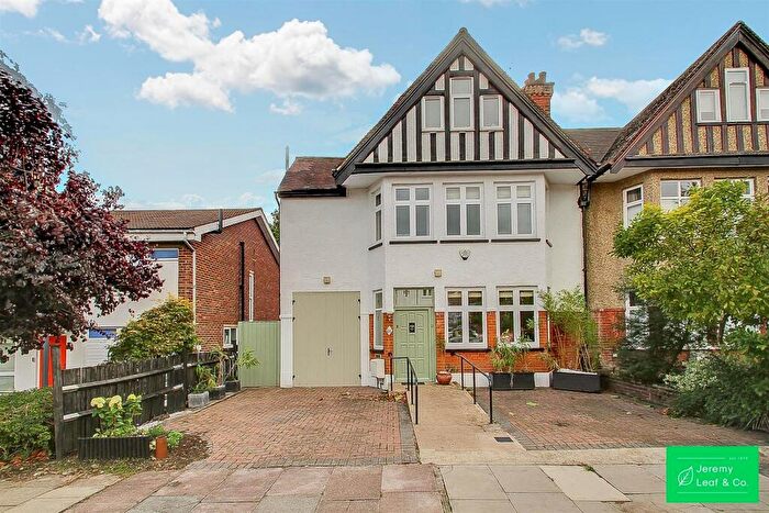 5 Bedroom House For Sale In Holdenhurst Avenue, London, N12
