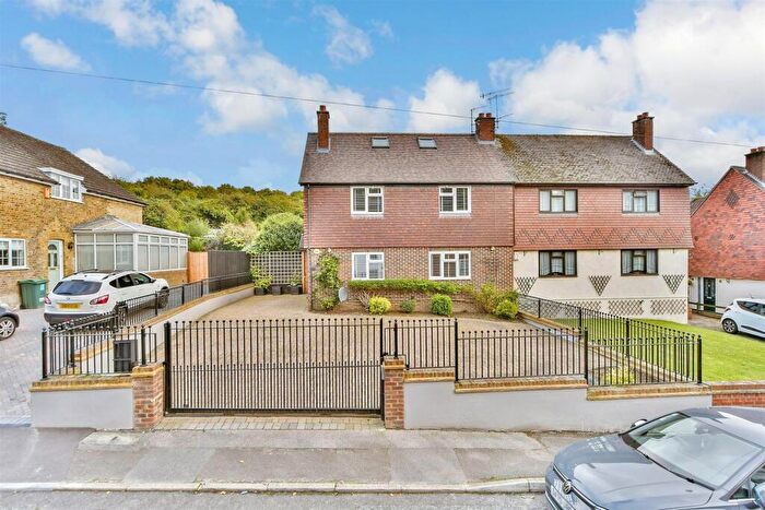 4 Bedroom Semi-Detached House For Sale In London Road, Farningham, Kent, DA4