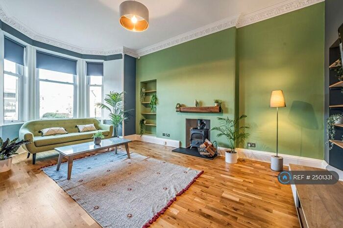 2 Bedroom Flat To Rent In Morningside Road, Edinburgh, EH10